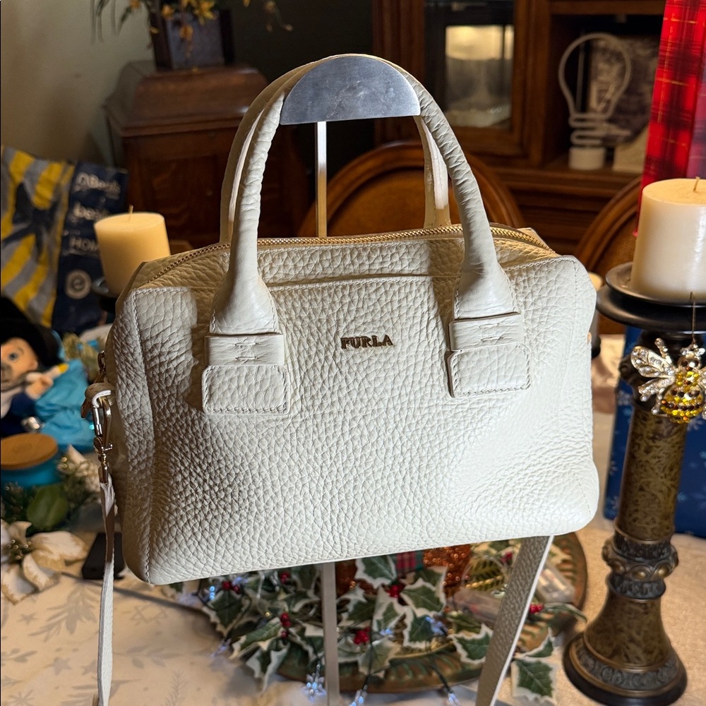 FINAL PRICE❣️❌❌ Furla Textured Cream Satchel